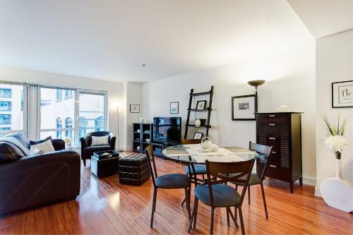 Palais-des-congr�s Furnished Apartments