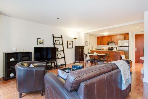 Palais-des-congr�s Furnished Apartments