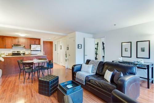 Palais-des-congr�s Furnished Apartments
