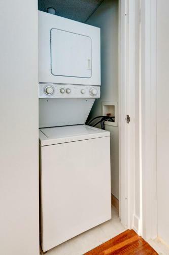 Palais-des-congr�s Furnished Apartments