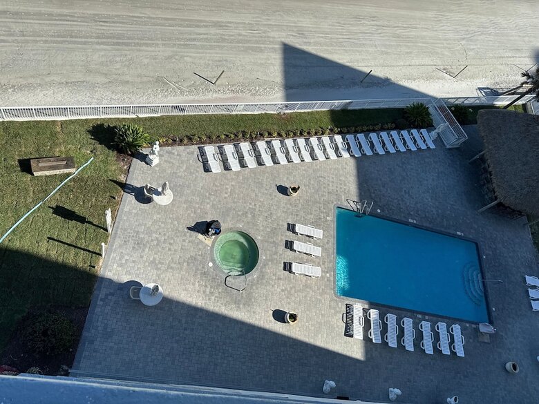 *emerald Shores Hotel*