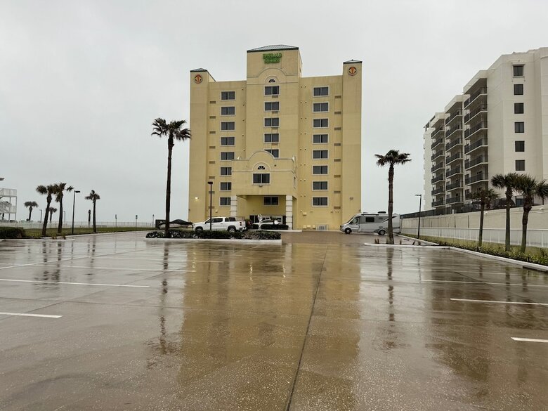 *emerald Shores Hotel*