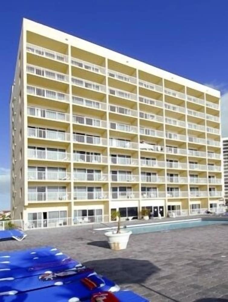 *emerald Shores Hotel*