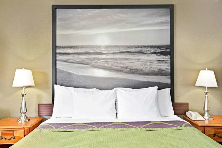 Hotel Super 8 By Wyndham Los Angeles Airport