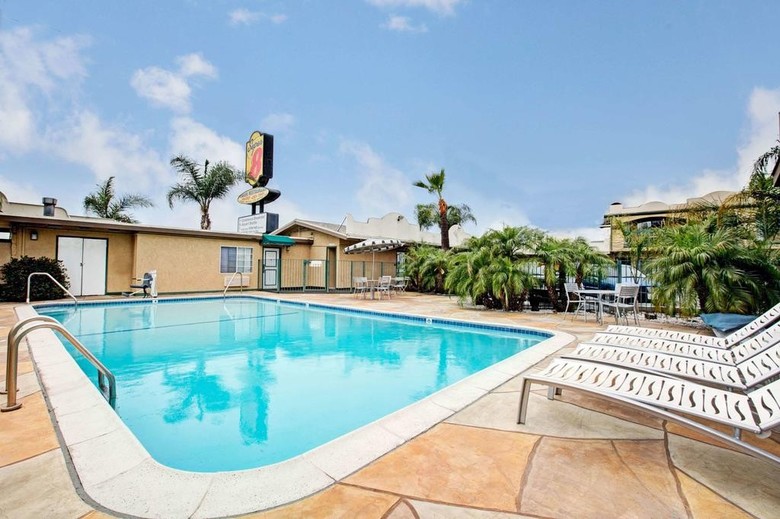 Hotel Super 8 By Wyndham Los Angeles Airport