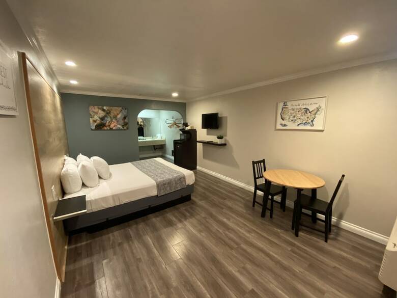 Hotel Anaheim Executive Inn & Suites