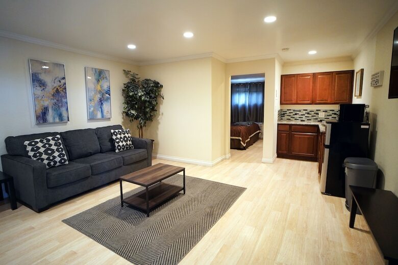 Hotel Anaheim Executive Inn & Suites