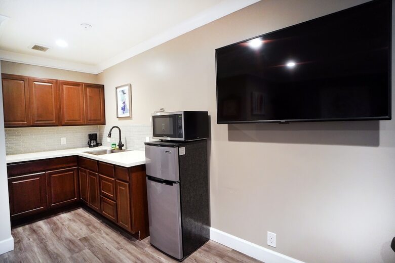 Hotel Anaheim Executive Inn & Suites