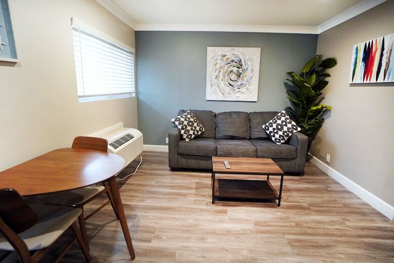 Hotel Anaheim Executive Inn & Suites