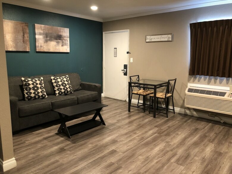 Hotel Anaheim Executive Inn & Suites