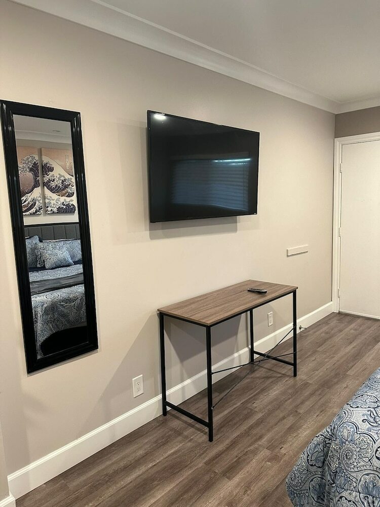 Hotel Anaheim Executive Inn & Suites