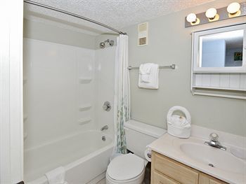 Hotel Resortquest Rentals At Islander Condominiums