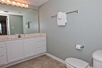 Hotel Resortquest Rentals At Islander Condominiums