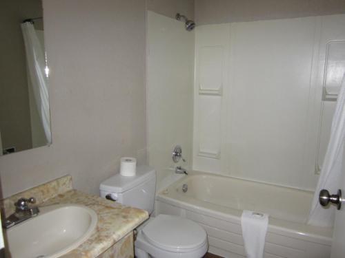 Motel Hide-away Inn