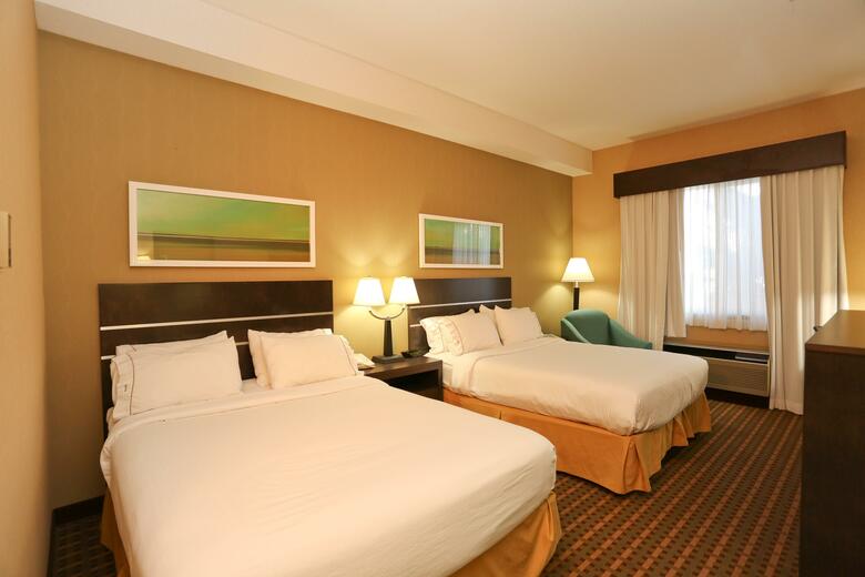 Holiday Inn Express Hotel & Suites Vernon
