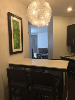 Hotel The Hollis Halifax - A Doubletree Suites By Hilton