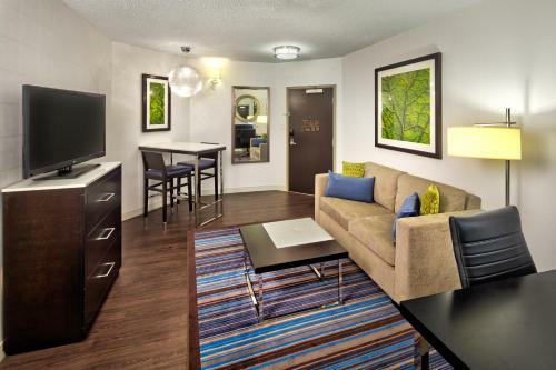 Hotel The Hollis Halifax - A Doubletree Suites By Hilton