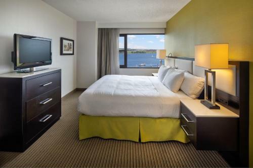 Hotel The Hollis Halifax - A Doubletree Suites By Hilton