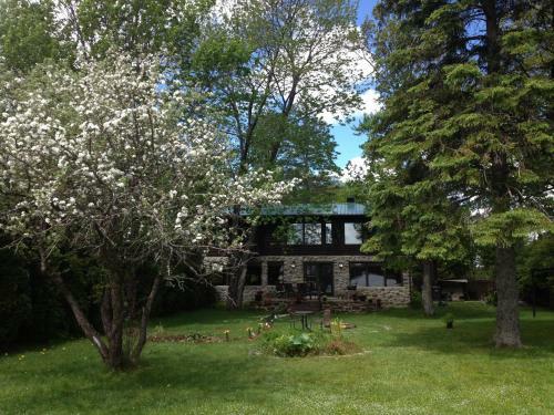 Hostal Gite Du Lac � La Tortue