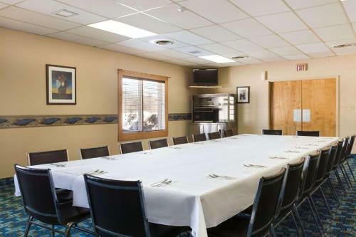Hotel Thriftlodge Cochrane