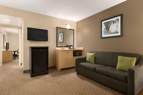 Hotel Travelodge Suites By Wyndham Moncton