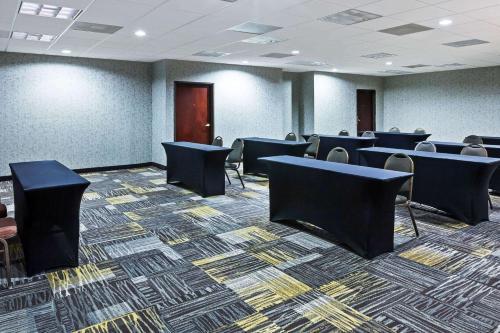 Hotel Wingate By Wyndham - Dallas Las Colinas