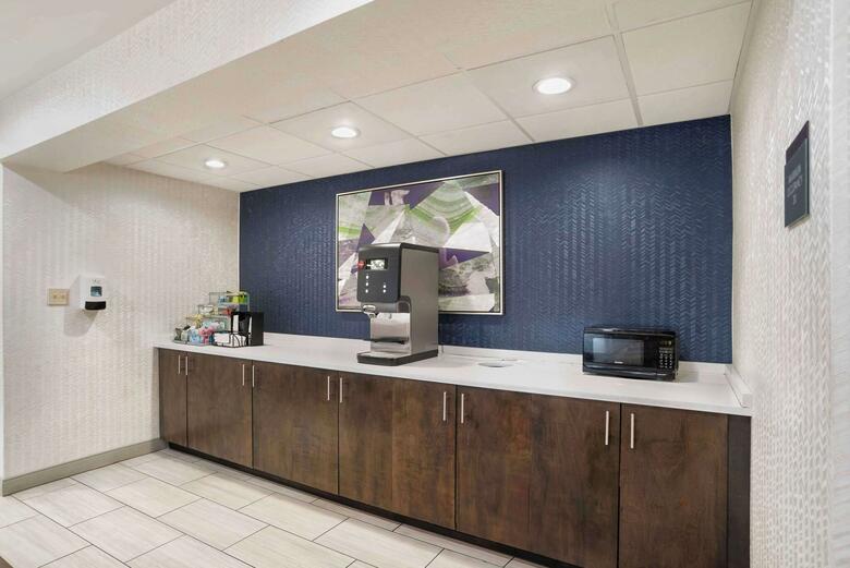 Hotel La Quinta & Suites Montgomery Carmichael Road