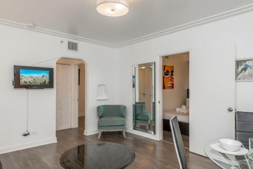 Courtyard Two-bedroom Apartments By Royal Stays