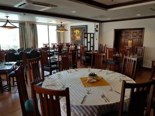 Radisson Fort George Hotel & Marina