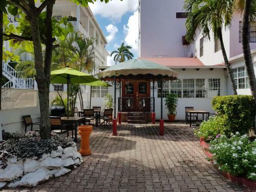 Radisson Fort George Hotel & Marina