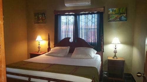Hostal Tia Maria Guesthouse