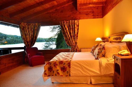 Hotel Dos Bahias Lake Resort