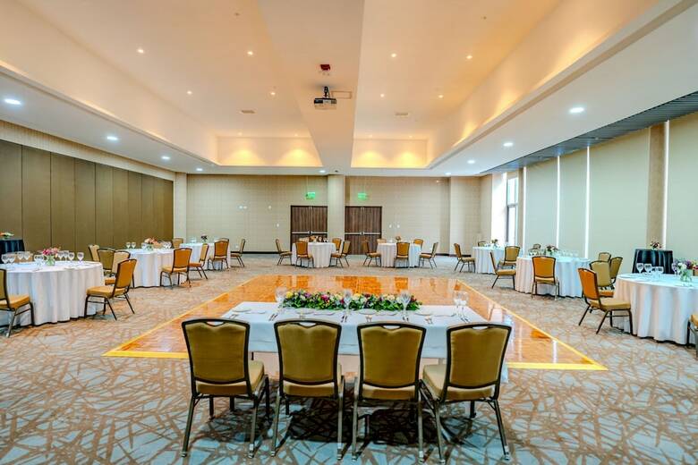 Hotel Courtyard By Marriott Santiago Airport