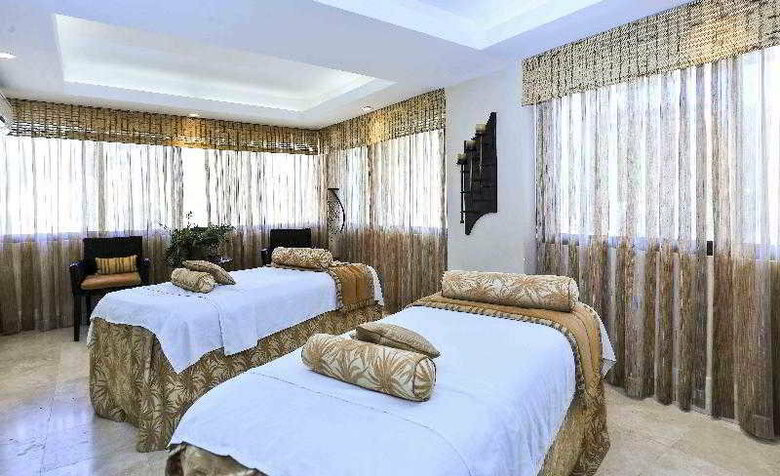 Hotel Flamingo Beach Resort