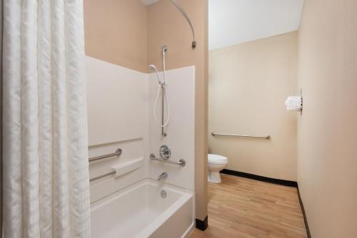 Hotel Super 8 Blue Springs