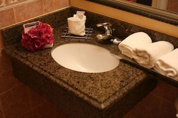 Hotel Relax Inn And Suites