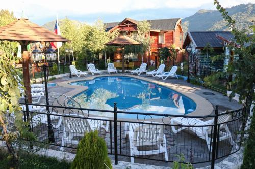 Hostal Caba�as Los Tilos