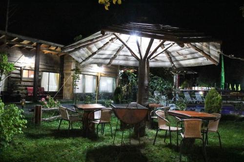 Hostal Caba�as Los Tilos