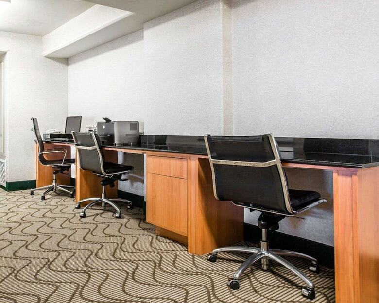 Hotel Comfort Suites