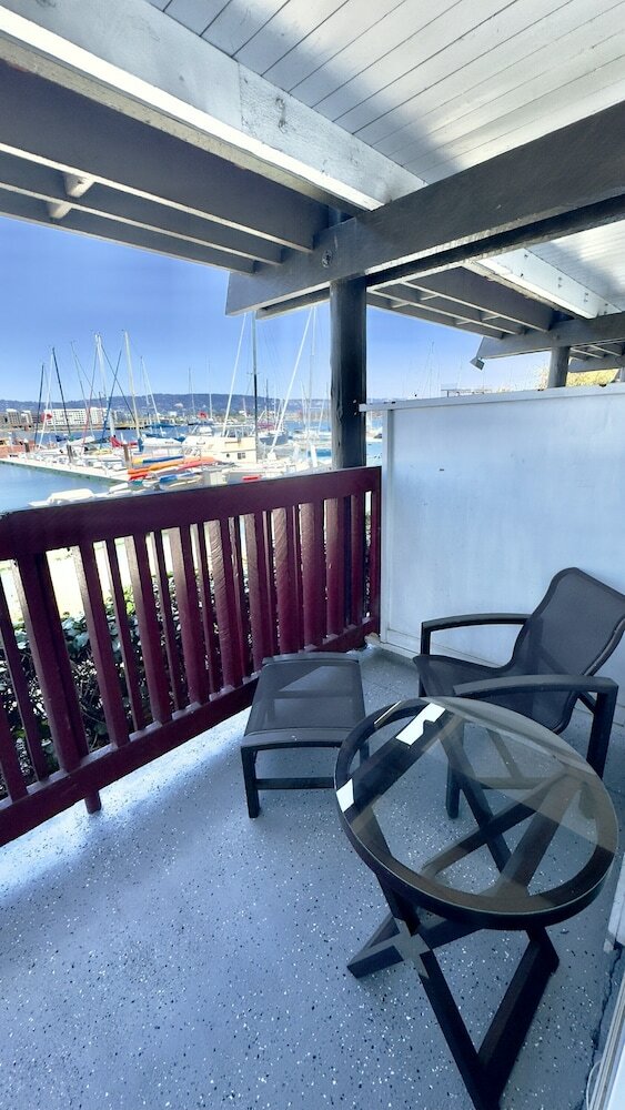 Hotel Marina Village Inn
