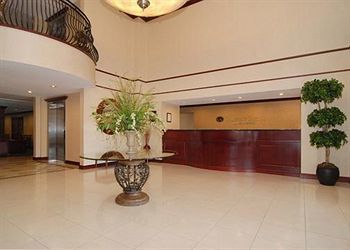 Hotel Comfort Suites Airport