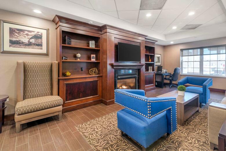 Hotel Comfort Inn & Suites