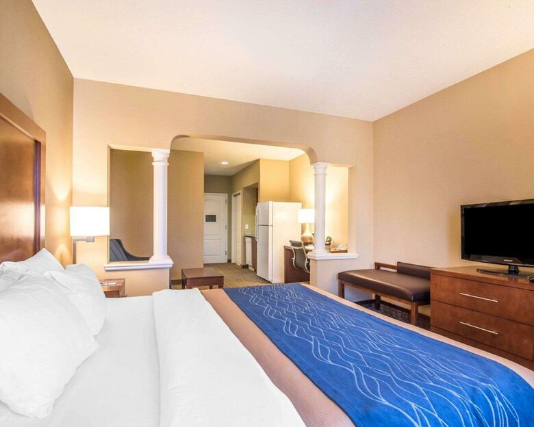 Hotel Comfort Inn & Suites