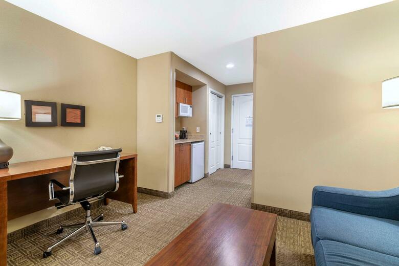 Hotel Comfort Inn & Suites