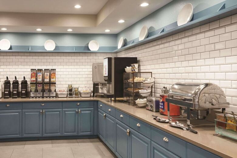 Hotel Country Inn & Suites