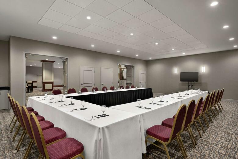 Hotel Embassy Suites Cleveland - Rockside