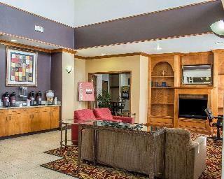 Hotel Comfort Suites At Metro Center