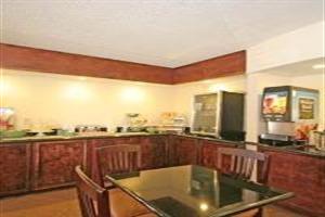 Hotel Quality Inn & Suites