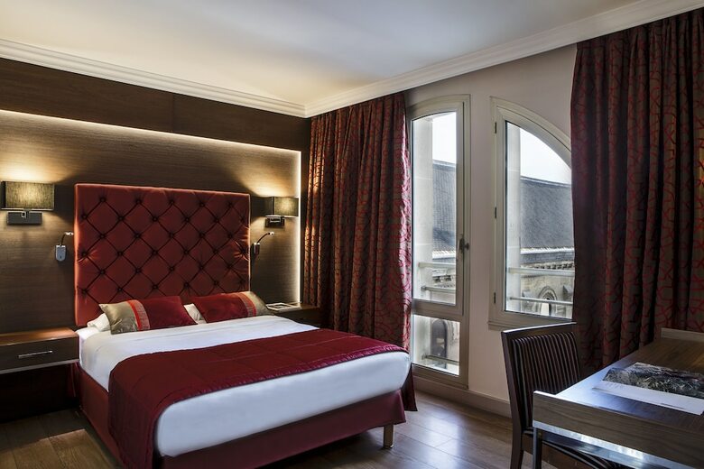 Hotel Royal Garden Champs-elysees