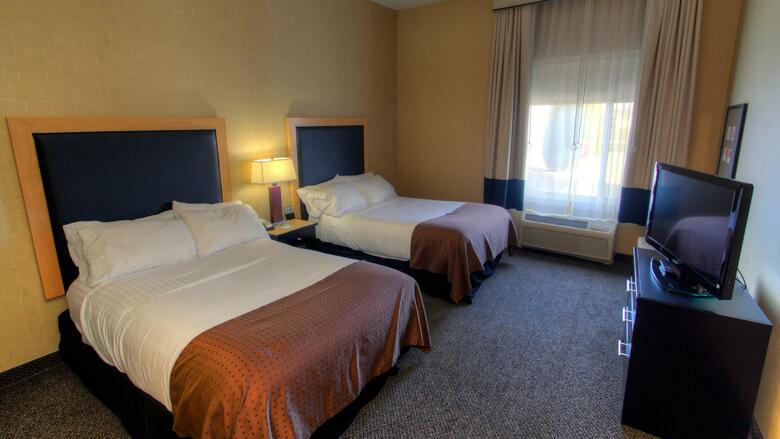 Hotel Cambria Suites